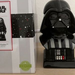Darth Vader Scentsy Warmer
NEW IN THE BOX NEVER